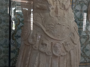Escultura thoracata acéfala