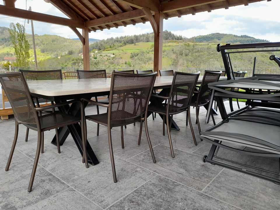 table metal ipn plateau resine en croix.jpg