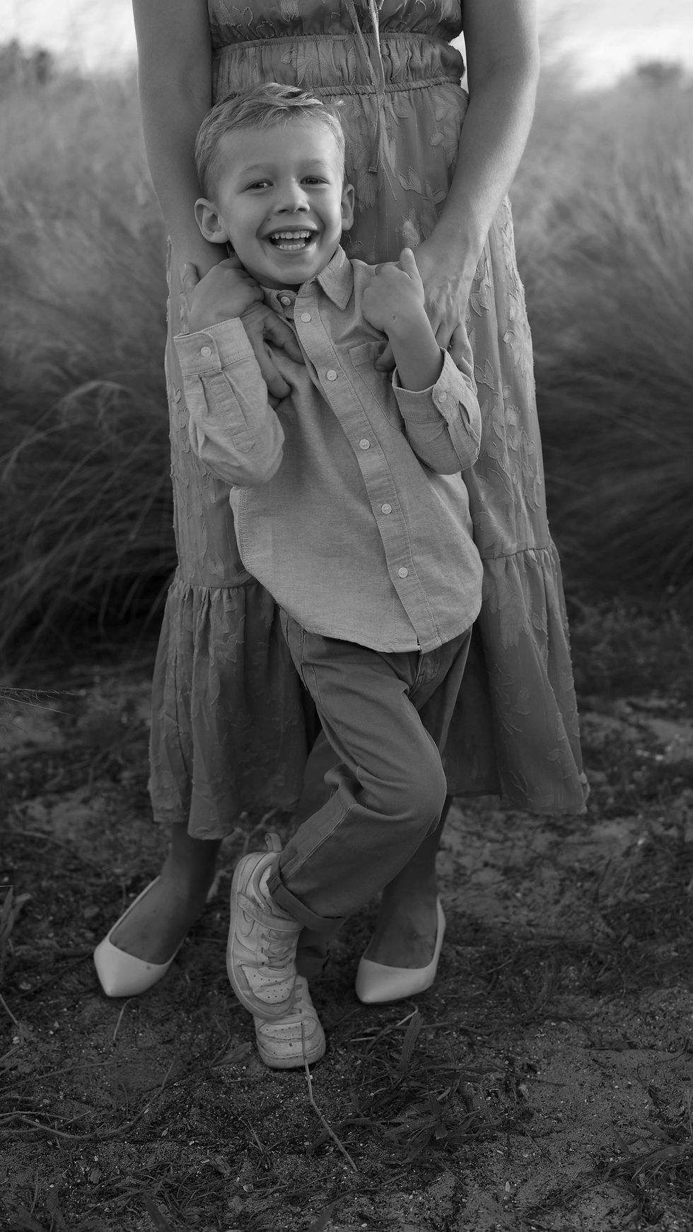 Outdoor family photography in Tampa Bay at Apollo Beach Nature Preserve with parents and kids