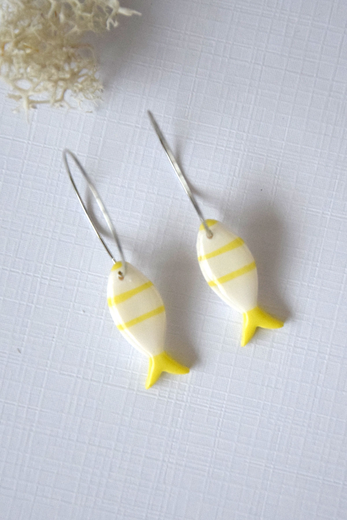 Boucles d'oreilles créoles argentées poisson marinière modèle2