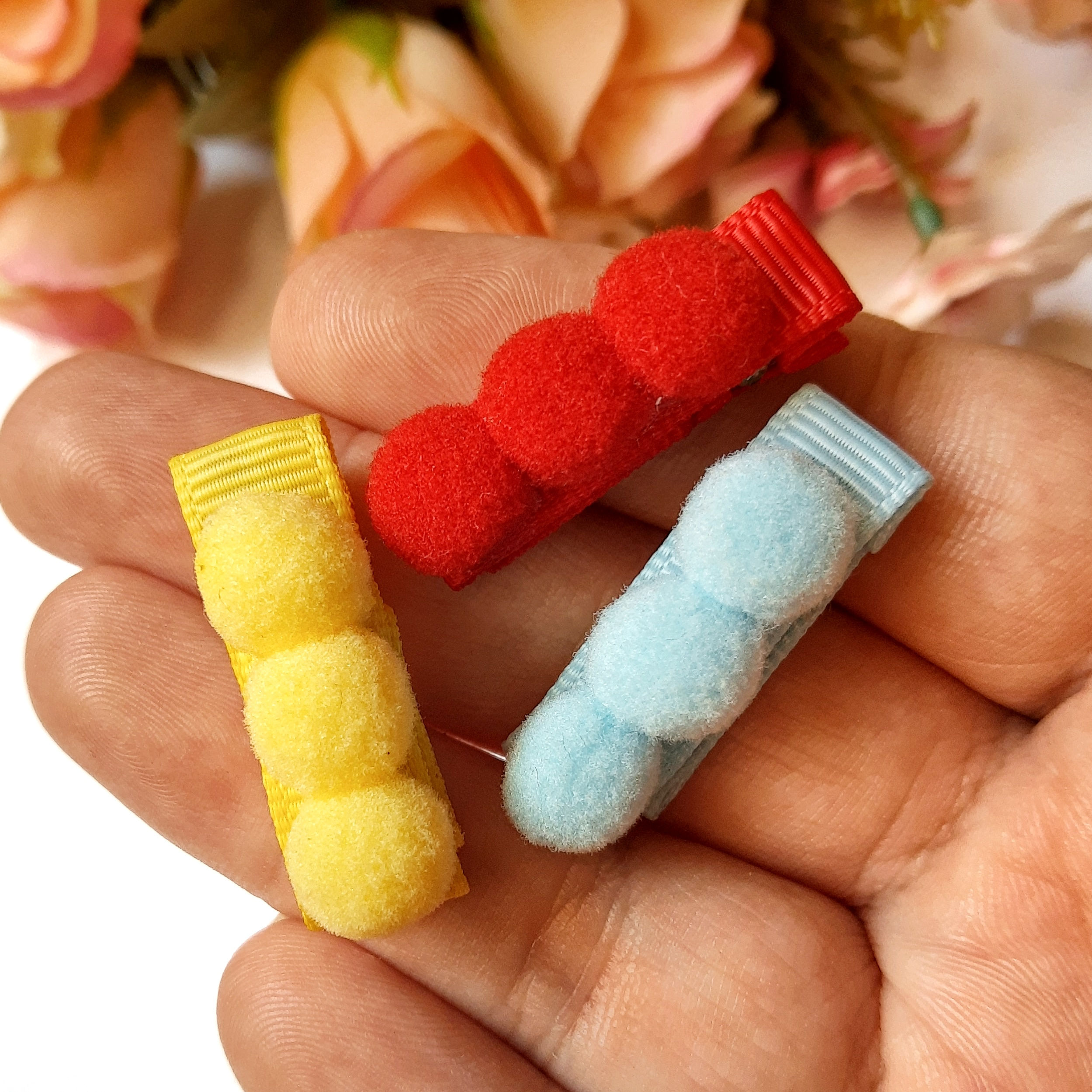 Hair clip mini pompom