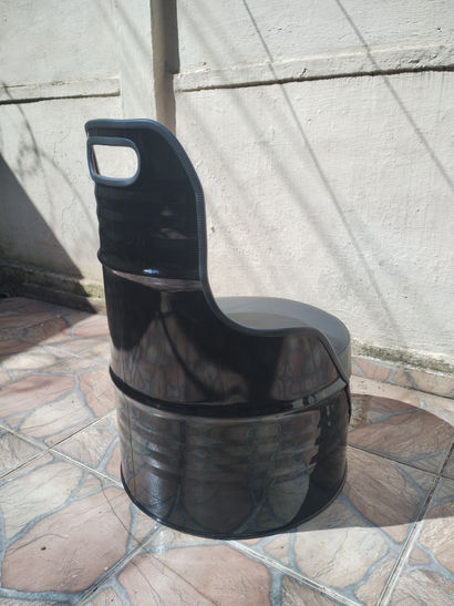 Banqueta em tambor com assento fixo
