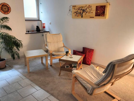 Pour vos séances individuelles, que ce soit pour un suivi ponctuel ou pour un accompagnement de longue durée, je vous accueille dans le cadre chaleureux du cabinet.