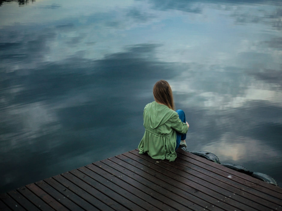 A depressão em mulheres é uma realidade complexa e multifacetada, frequentemente influenciada por fatores biológicos, psicológicos e sociais. 