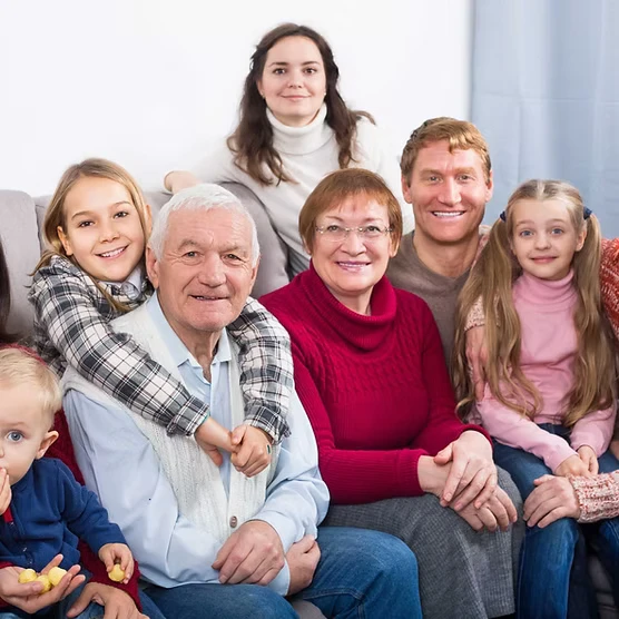 A Terapia Sistêmica é voltada à compreensão de vínculos, padrões familiares e dinâmicas relacionais.