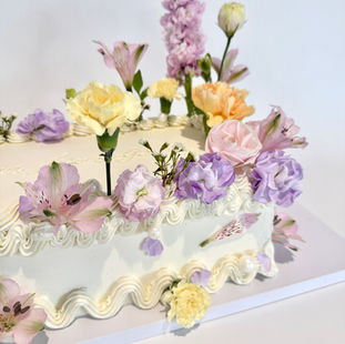 wedding cake
floral wedding cake
floral rectangular cake