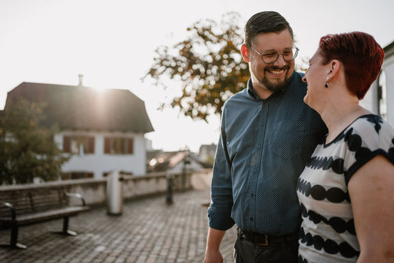 Paarfoto vor der Kirche in Sursee