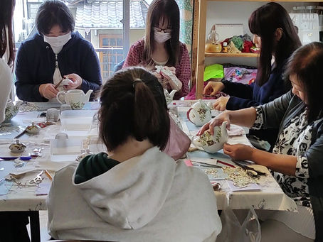 初のワークショップ ポーセラーツ クリスマスのTea Pot 開催しました。