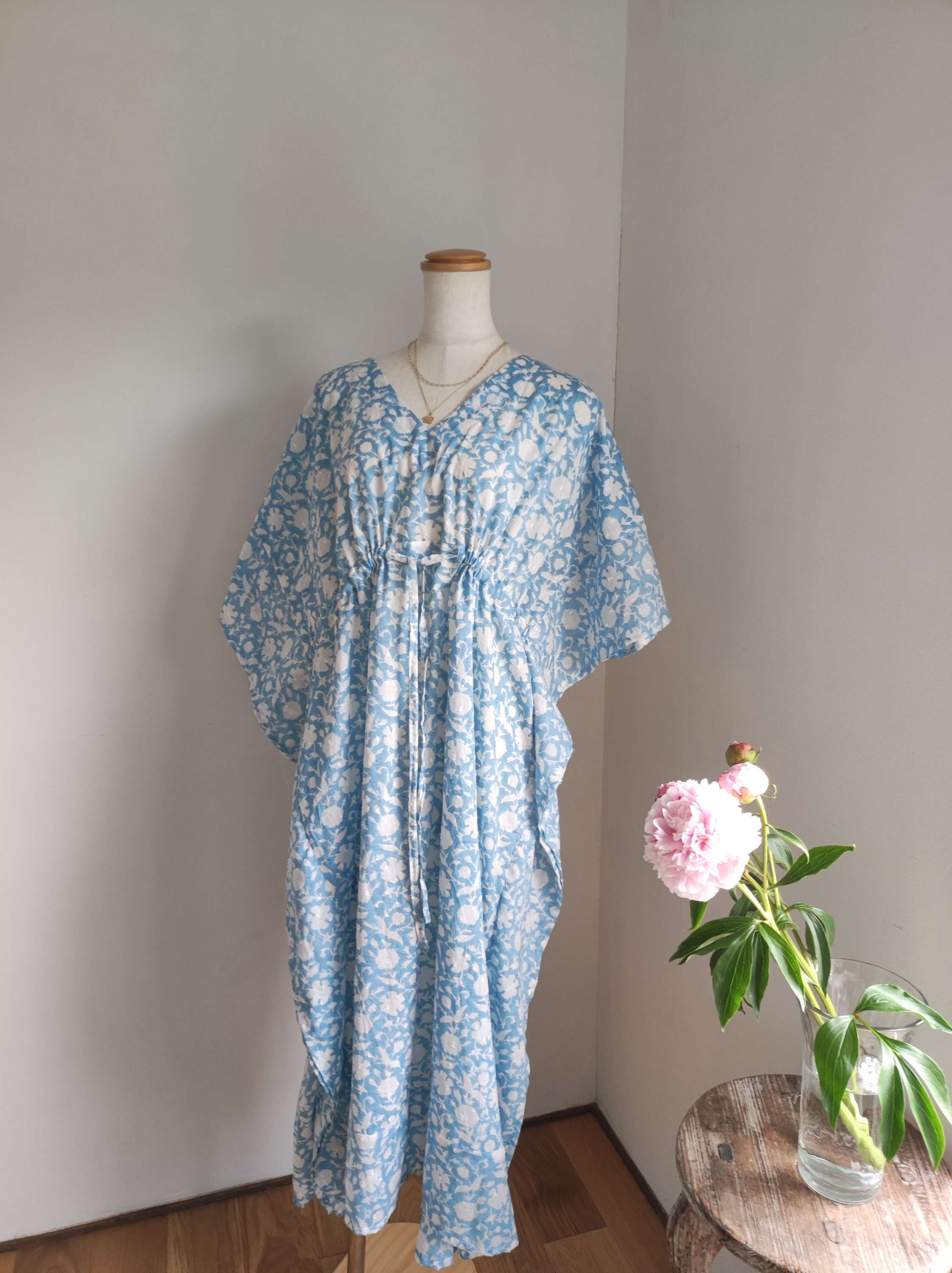 アーリーサマー マヨルカ島の朝のカフタン