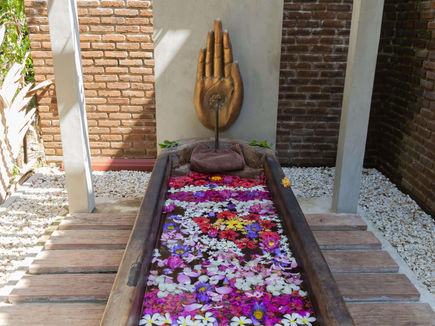 Bath filled with flowers at Sen Wellness Sanctuary in Sri Lanka