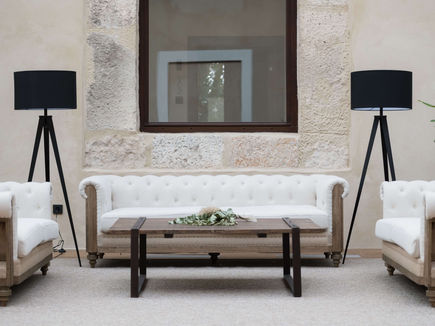 Elegant lounge seating in a historic courtyard at Castilla Termal Brihuega
