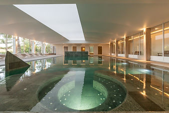 Heated indoor thalassotherapy pool at Palasiet Thalasso Clinic in Benicassim