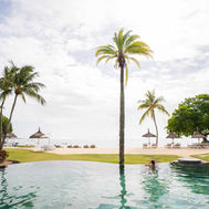 Infinity pool at Shanti Maurice with palms and the lagoon beyond