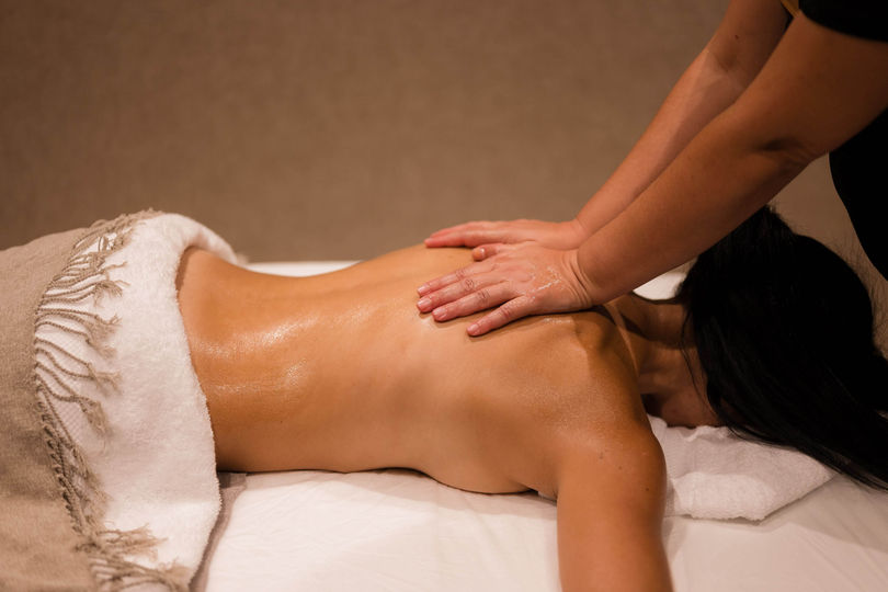 Guest enjoying a relaxing massage treatment at Castilla Termal Brihuega spa