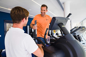 Male guest training in the Center of Healthy Motion at Océano Health Spa Hotel during the Men's Active Health programme