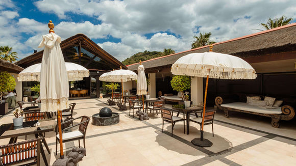 Open courtyard with parasols and outdoor dining at Shanti Som