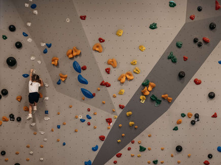 Indoor climbing wall for family activities at Lindenhof Lifestyle DolceVita Resort in South Tyrol.