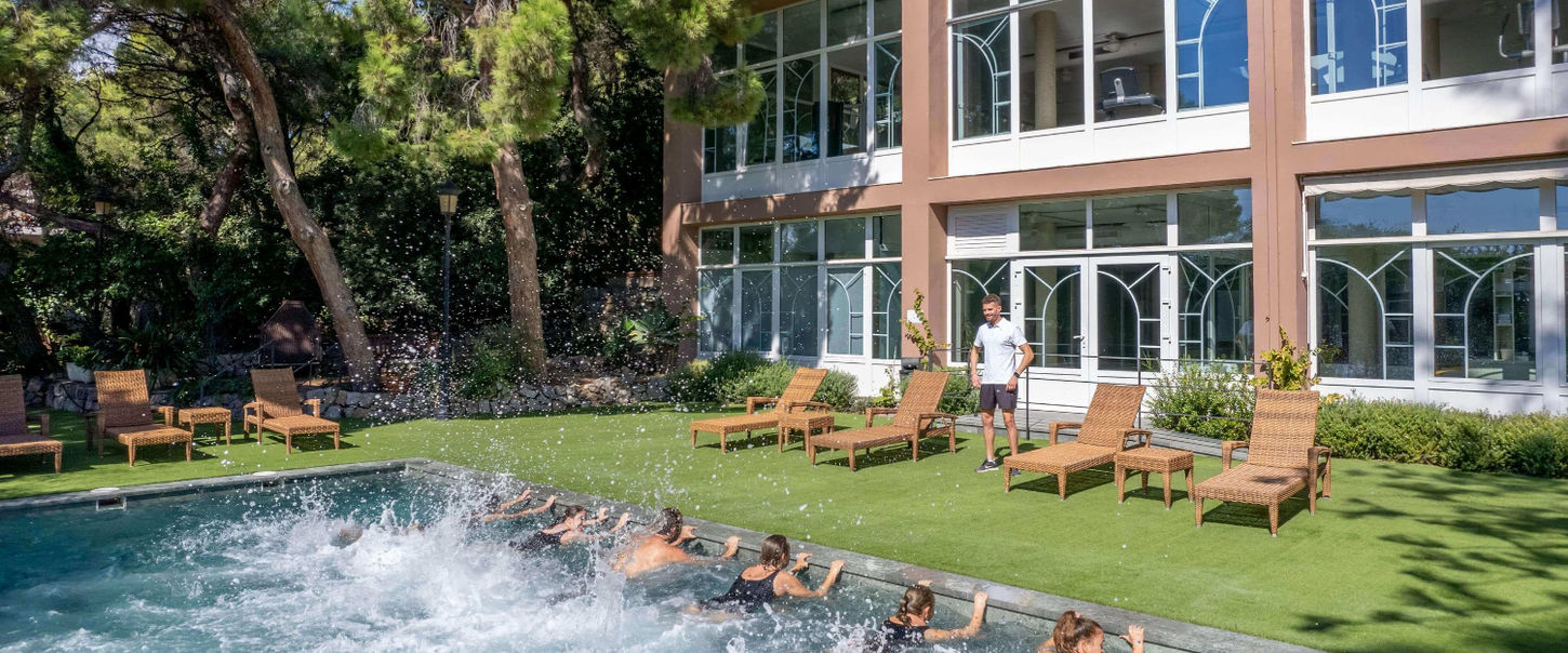 Hydrotherapy pool session at Palasiet Thalasso Clinic wellness retreat in Spain.