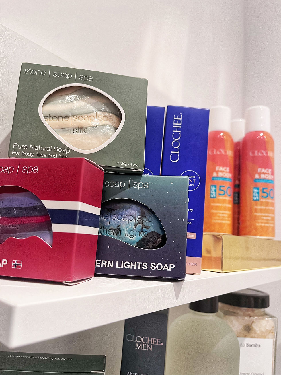 Miniatyrbilde: Solspray Face&Body SPF 50 til ansikt og kropp – Usynlig UV beskyttelse | Clochee