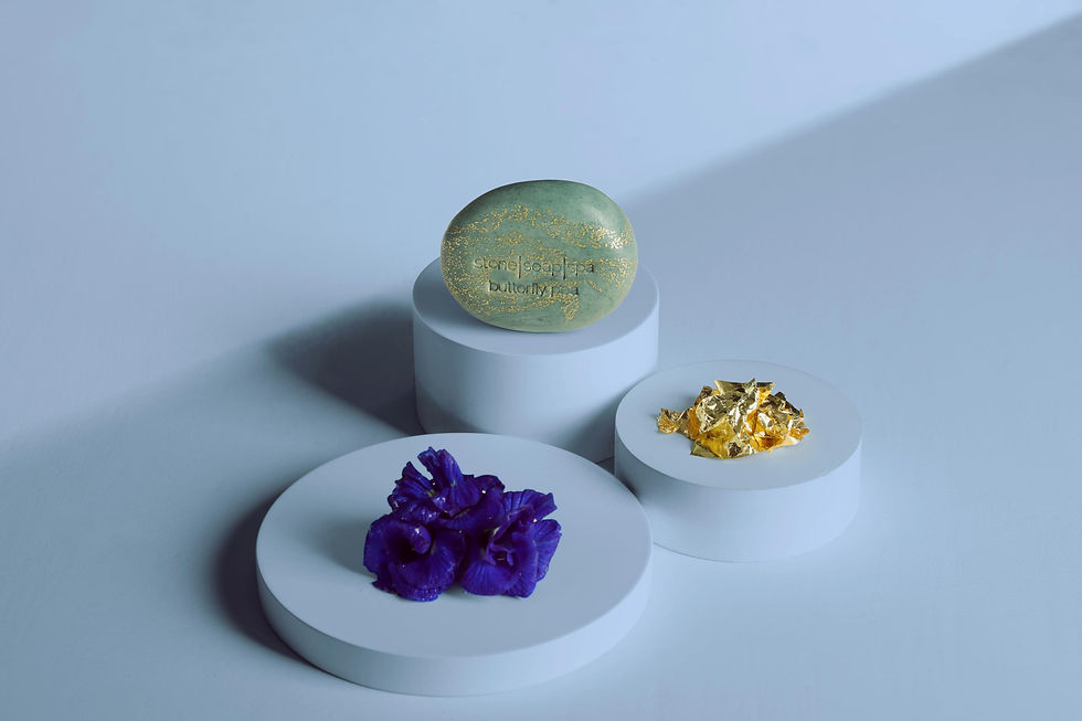 Miniatyrbilde: Naturlig såpe med butterfly pea kokos og sesamolje
