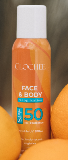 Beskytt huden med en lett solspray SPF 50 for ansikt og kropp. Fukter, absorberes raskt og gir en naturlig finish uten hvite merker.