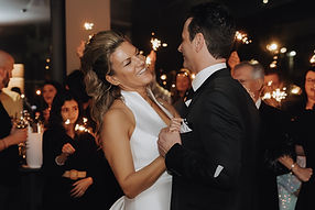 Bruidsfotograaf wereldwijde te boeken elegant tijdloos deze winterbruiloft is prachtig mooi in Puccini in Maasmechelen