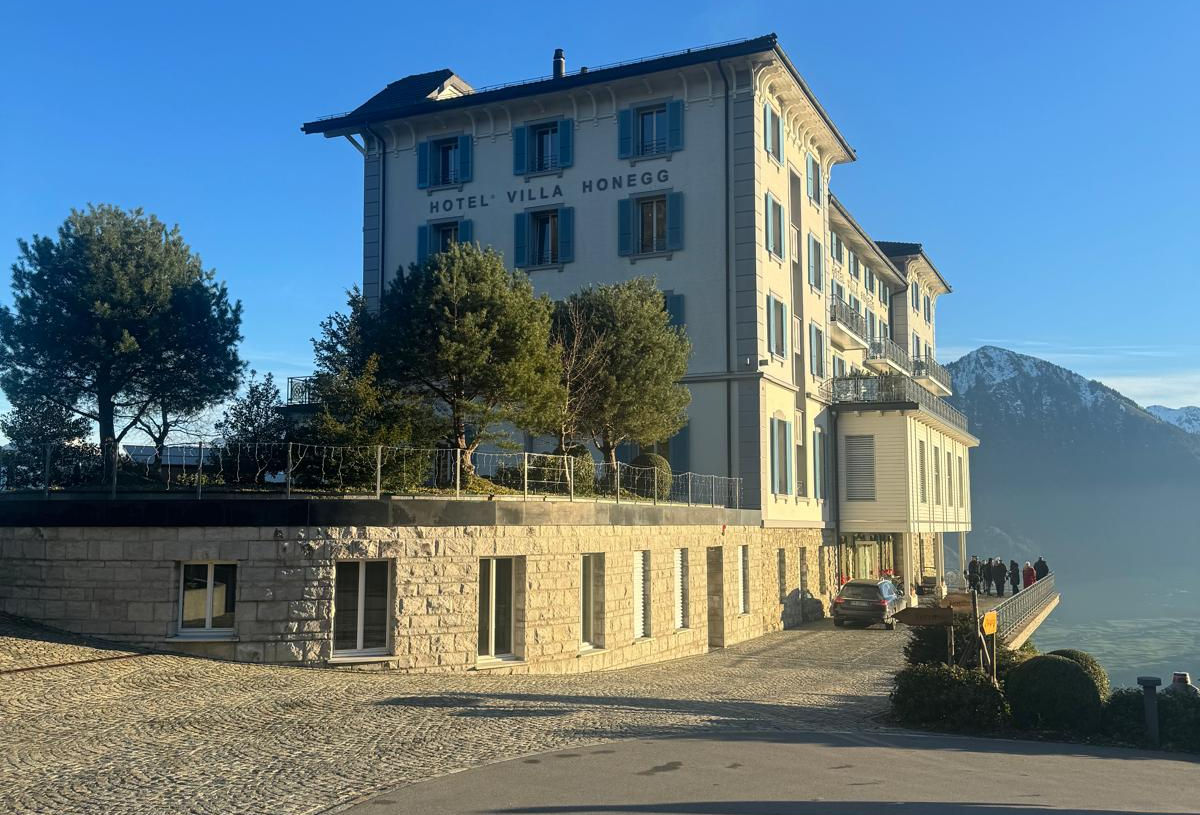 "Hotel am Hang, sonnig, Go4Taxi"