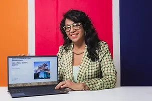 Iris Giel instructor of the course with laptop and colorful background