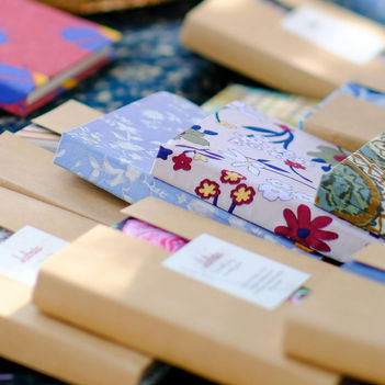 【2025】ベトナム女性へのプレゼント完全ガイド！ホーチミン＆ハノイのおすすめお土産も紹介