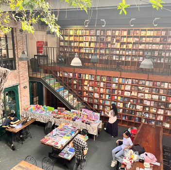 ホーチミンのブックカフェ！？「Nhã Nam Books N' Coffee Sài Gòn」で静かなひとときを