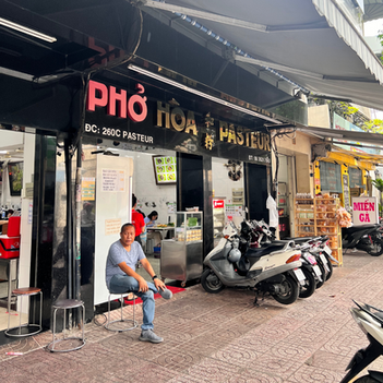 ホーチミンで絶対食べたい！ミシュラン掲載「Phở Hòa Pasteur」の魅力完全ガイド