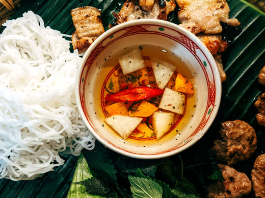 【2025】ベトナム旅行で食べたい「ブンチャー」徹底解説｜ハノイ・ホーチミンの人気店6選も紹介