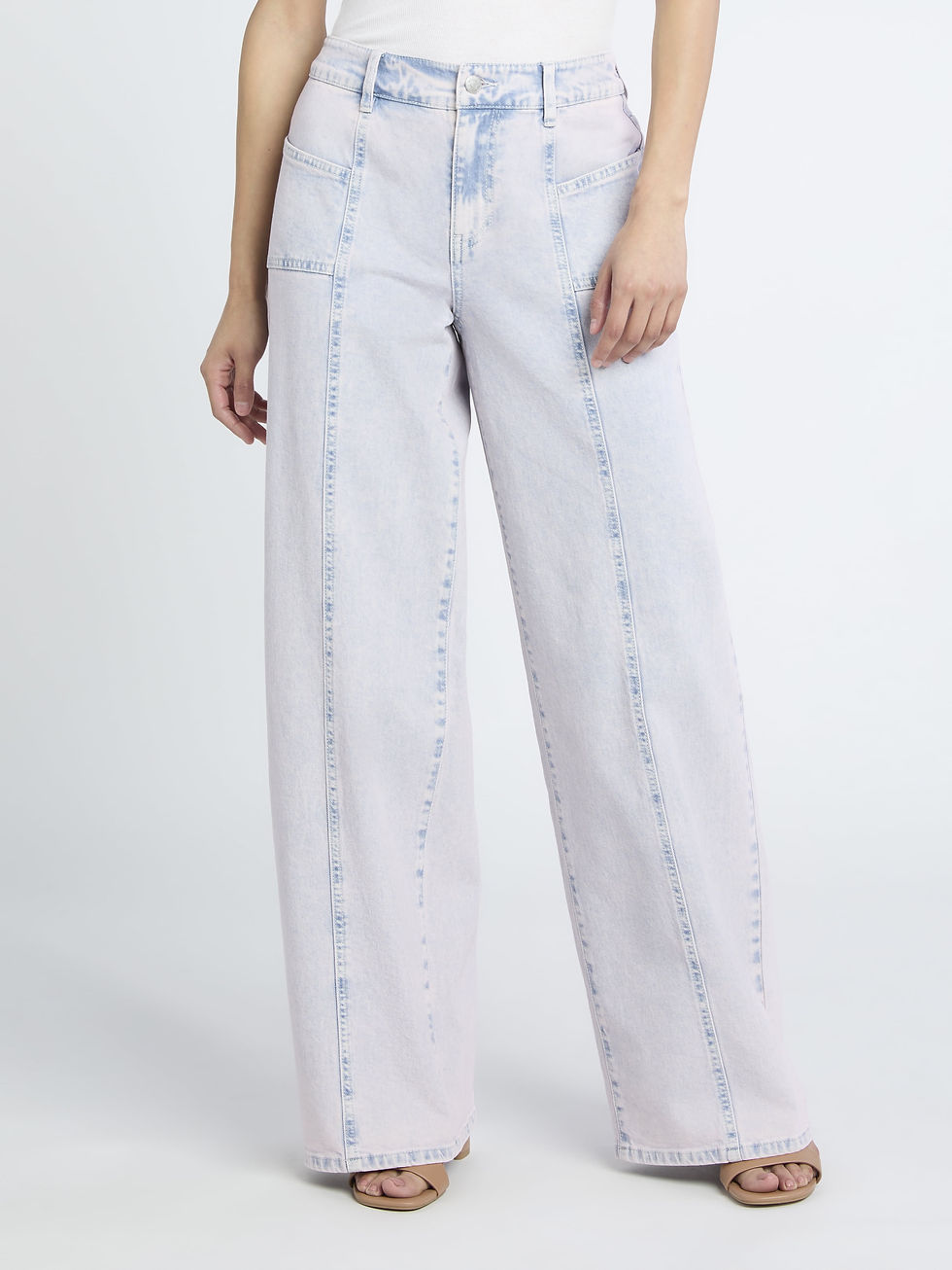 Madden NYC Women's Mid-Rise Loose Fitted Jeans: Light wash, wide leg