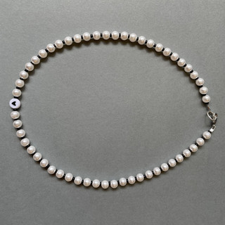 Black and white heart-pearl necklace !