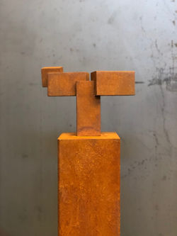 Daniel Ibarzabal, Kubo XIX, 2021, Hierro, 102 x 24 x 16 cm