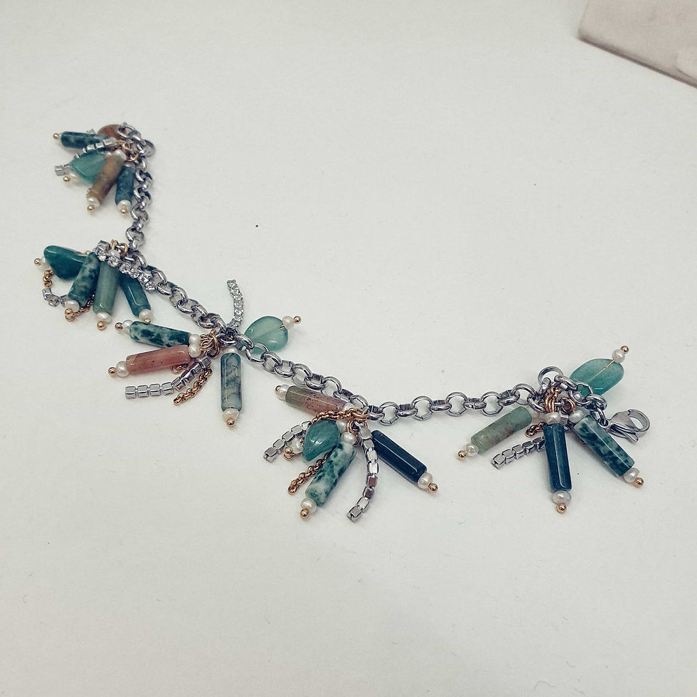 Miniature : Bracelet chaîne Acace, acier inoxydable argenté, pierres naturelles, chaînes strass, chaînes dorées et perles d'eau douce