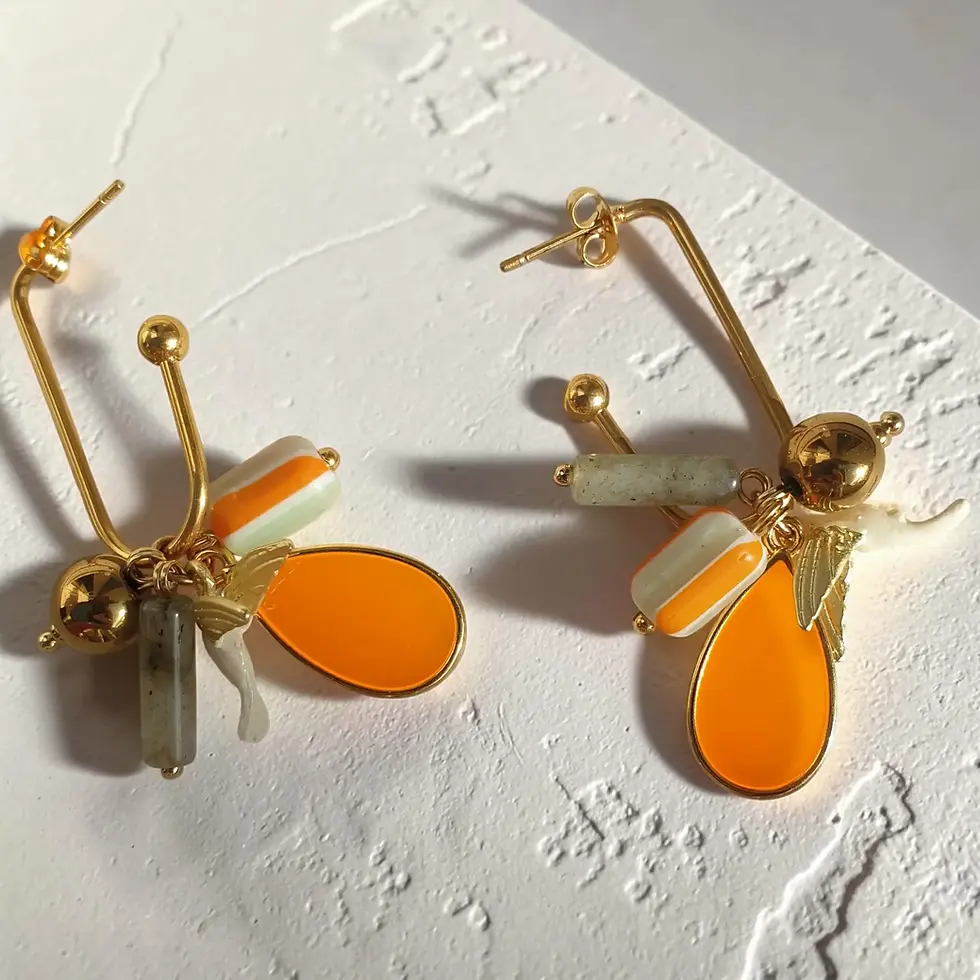 Thumbnail: Créoles ovales Cosette, colibri et perles colorées 4