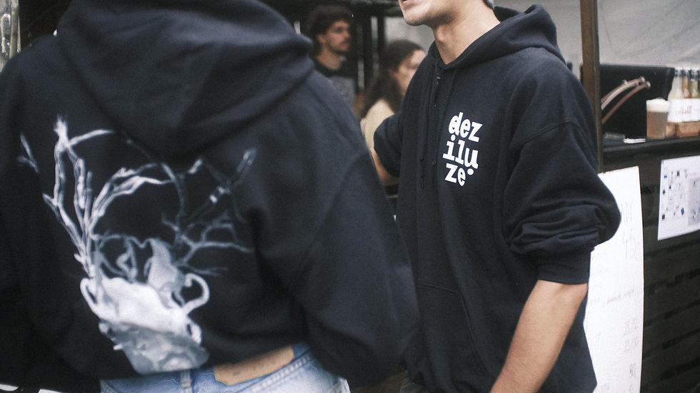 DEZILUZE21_merch_mikiny - 1 (přetaženo).jpeg
