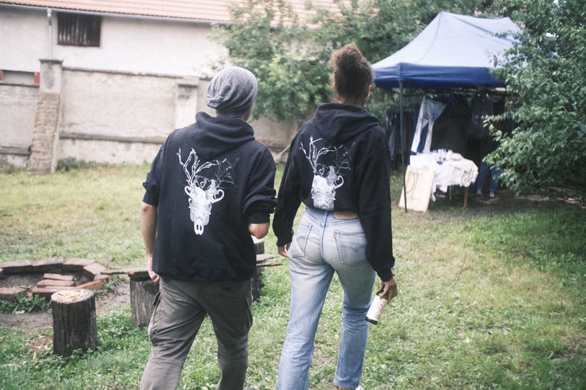 Deziluzní mikina: jelen edition