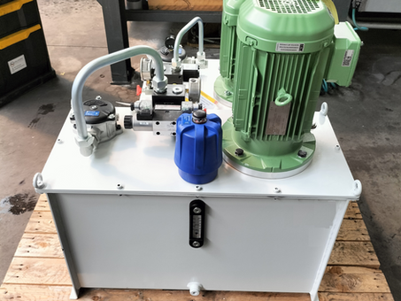 Montage de centrale hydraulique en atelier