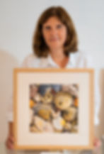 Desley Stewart, an Australian pastel artist specializing in photorealistic seashells.