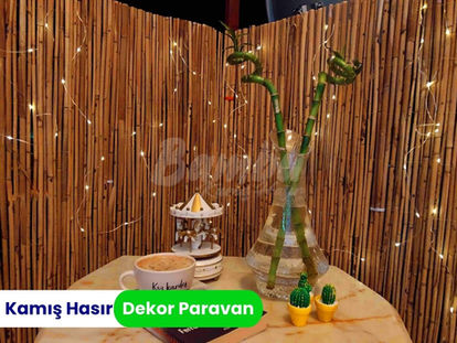 Kamış hasır mobilyalar, rahat ve zarif oturma alanları oluşturmak için tercih edilir.