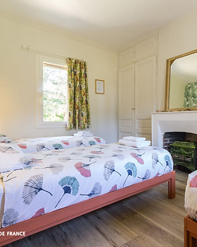 Chambre Chateau de Cernay_edited.jpg