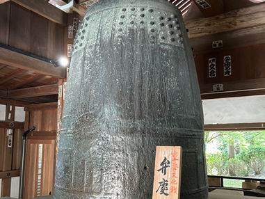 The bell of Onjoji Buddhist Temple, the so-called Miidera, is known for a supreme timbre.