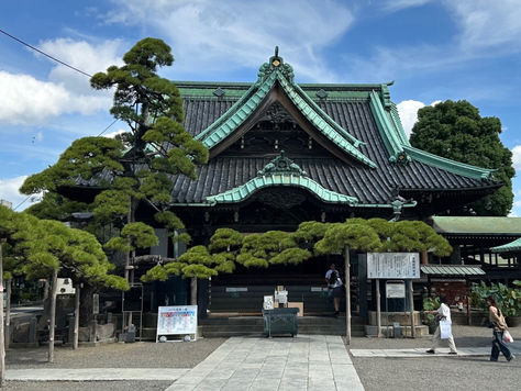 Taishakuten Daikyo-ji Buddhist Temple in Shibamata, Tokyo, was established by two monks of the Nichiren sect in 1629.