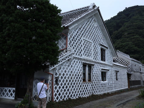 'Namako-Kabe' is one of the traditional finishing styles of the external walls in Japan.
