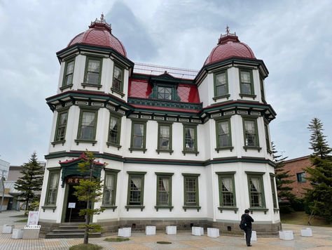 The former Hirosaki municipal library was built thanks to the donations from the local benefactors.
