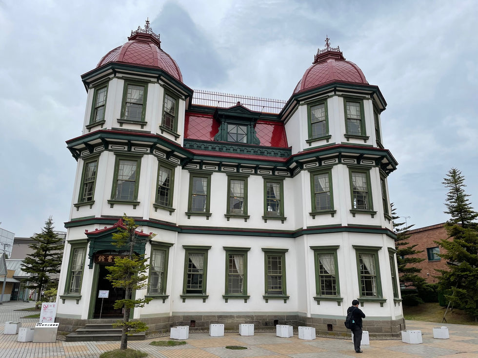 The former Hirosaki municipal library was built thanks to the donations from the local benefactors.