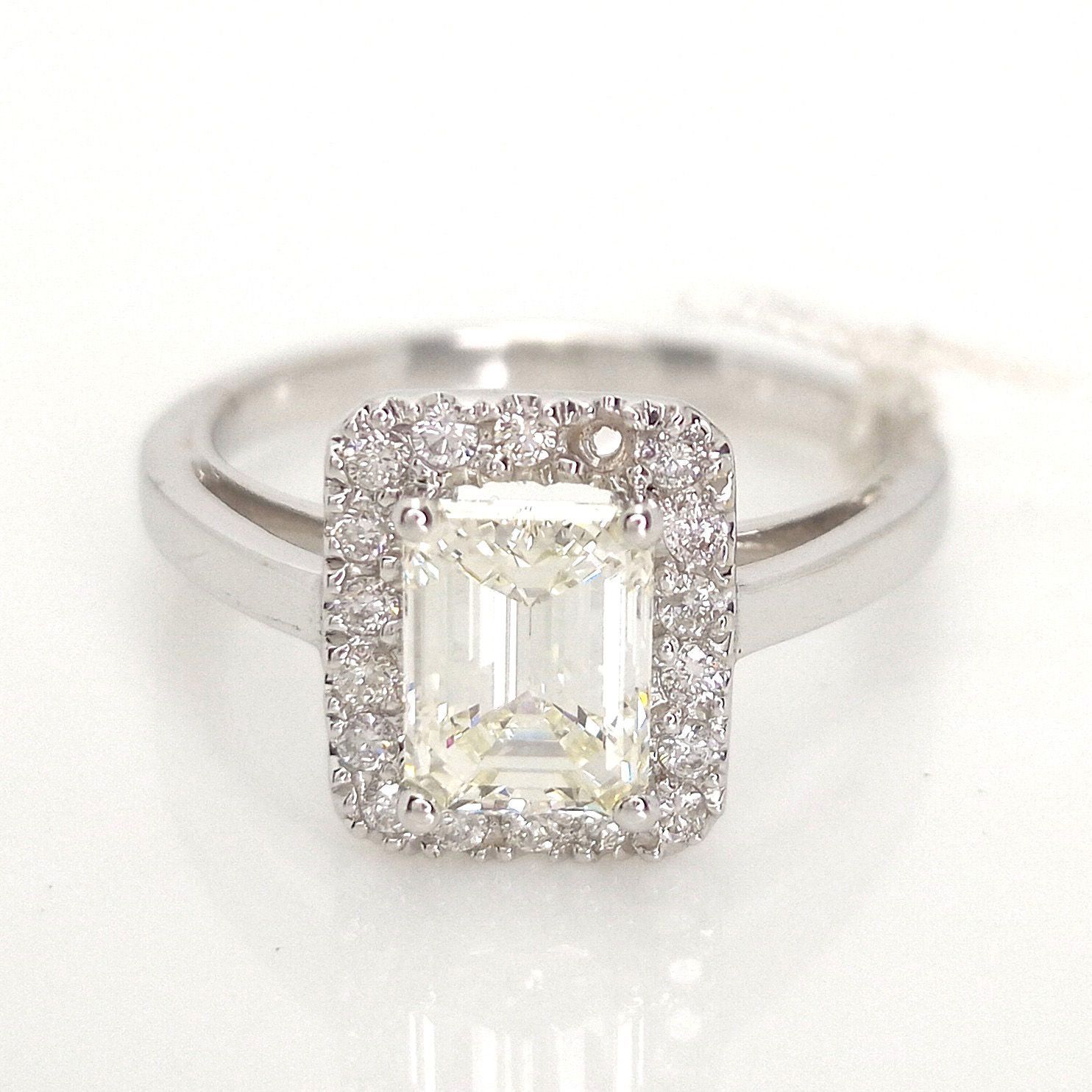 1.13 Carats Emerald Natural Diamond Halo in 14 Karat Gold