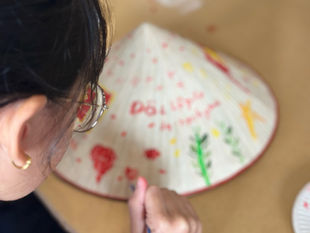 Workshop Vẽ Nón Lá: Hành Trình Gìn Giữ Biểu Tượng Văn Hóa Việt Nam cùng Trường Đại học Hull (UK)